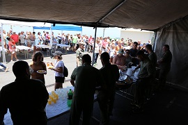 Sirviendo la tradicional ropa vieja