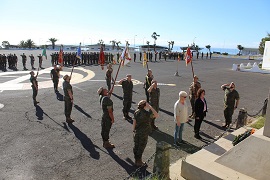Imposición de la corona de laurel. (Foto:Soldado Trujillo Montelongo.)