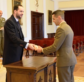 Entrega del premio al capitán Priego