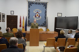 Tcol. Torres dirigiendo unas palabras