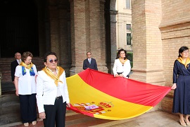 Miembros de la Asociación portando nuestra Bandera