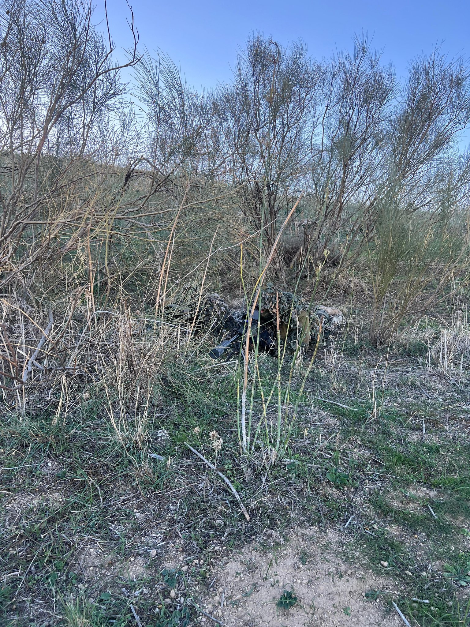 Equipo de tiradores de precisión en posición en el CMT de Las Navetas (Málaga)