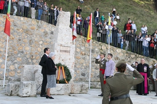 Homenaje a los que dieron su vida por España.