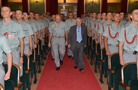 El General Director de la AGM, con el ponente