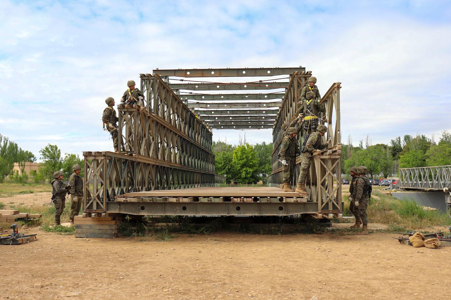 Compañía de Puentes Sobre Apoyos Fijos