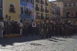 Desfile de la formación por las calles de Cuenca