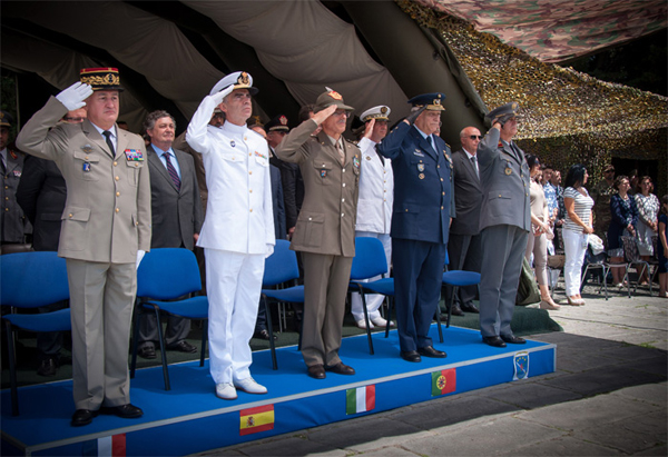 Los representantes militares en el acto de clausura del CG