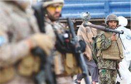 Los militares españoles van a ir cediendo las riendas de las operaciones a los afganos, que tienen que ir pasando a un primer plano y ser cada vez mas autosuficientes