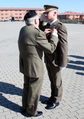 El teniente coronel recibe la Medalla