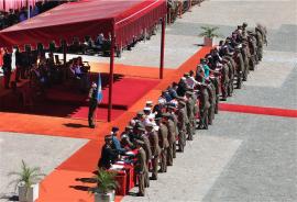 Distintas autoridades participan en la entrega 