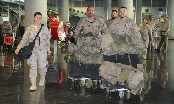 Llegada de los militares al aeropuerto de Gando