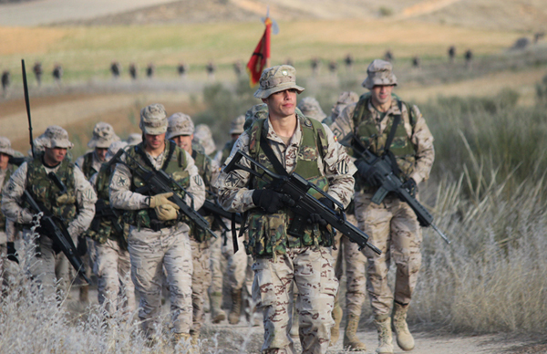 Los paracaidistas en una etapa de la marcha