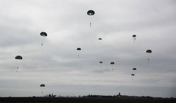 Lanzamiento en el ejercicio "Listed Paratroopers"