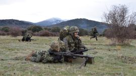 Ejercicio de pelotón de los futuros suboficiales