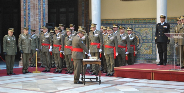 El teniente general Gómez de Salazar jura el cargo