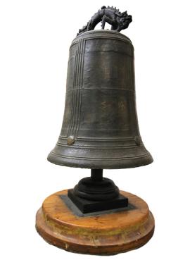 Campana ceremonial en la exposición permanente Campana ceremonial en la exposición permanente