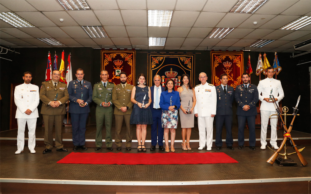 Premiados y autoridades en la ceremonia