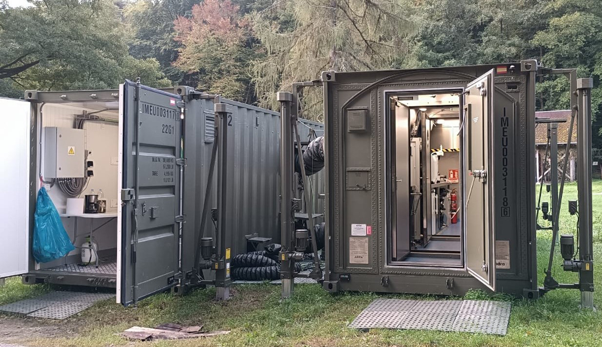 Deployable Chemical Laboratory