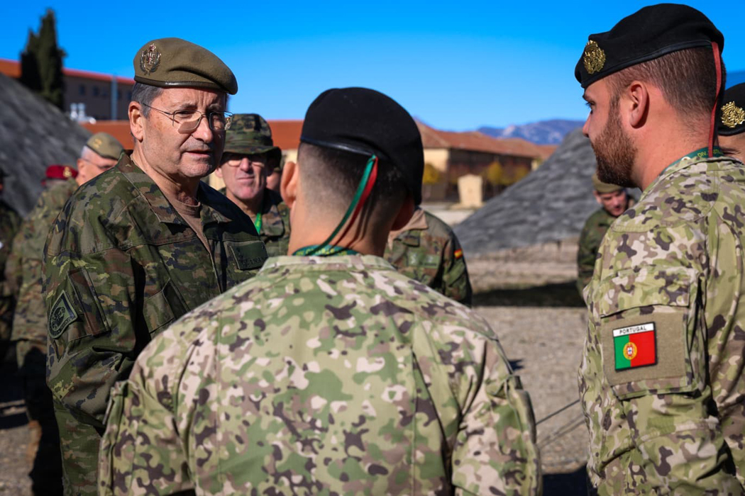 El JEME con militares del Ejército portugués