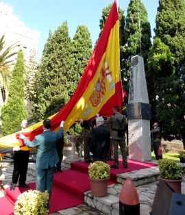 Izado de la Bandera Nacional en el acto