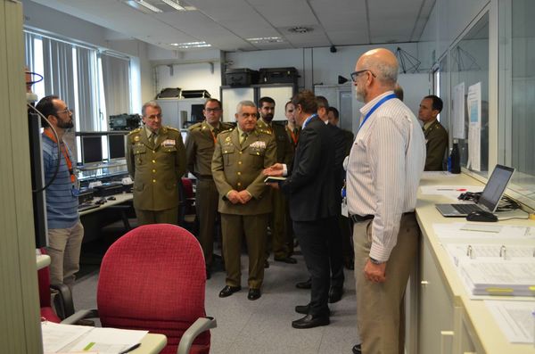 El JEME durante la visita a la empresa en Getafe