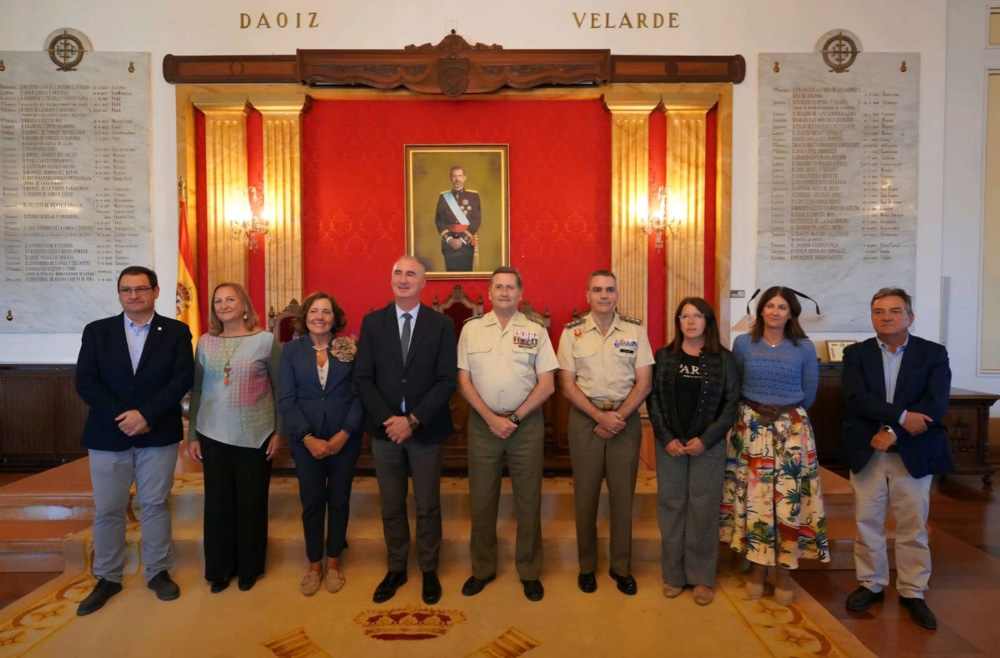 El JEME preside la presentación del libro 'Piedras entre cañones'