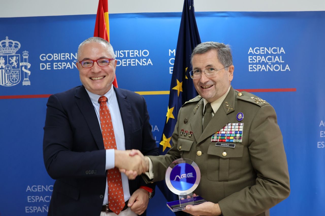 El JEME, realiza su primera visita a la Agencia Espacial Española