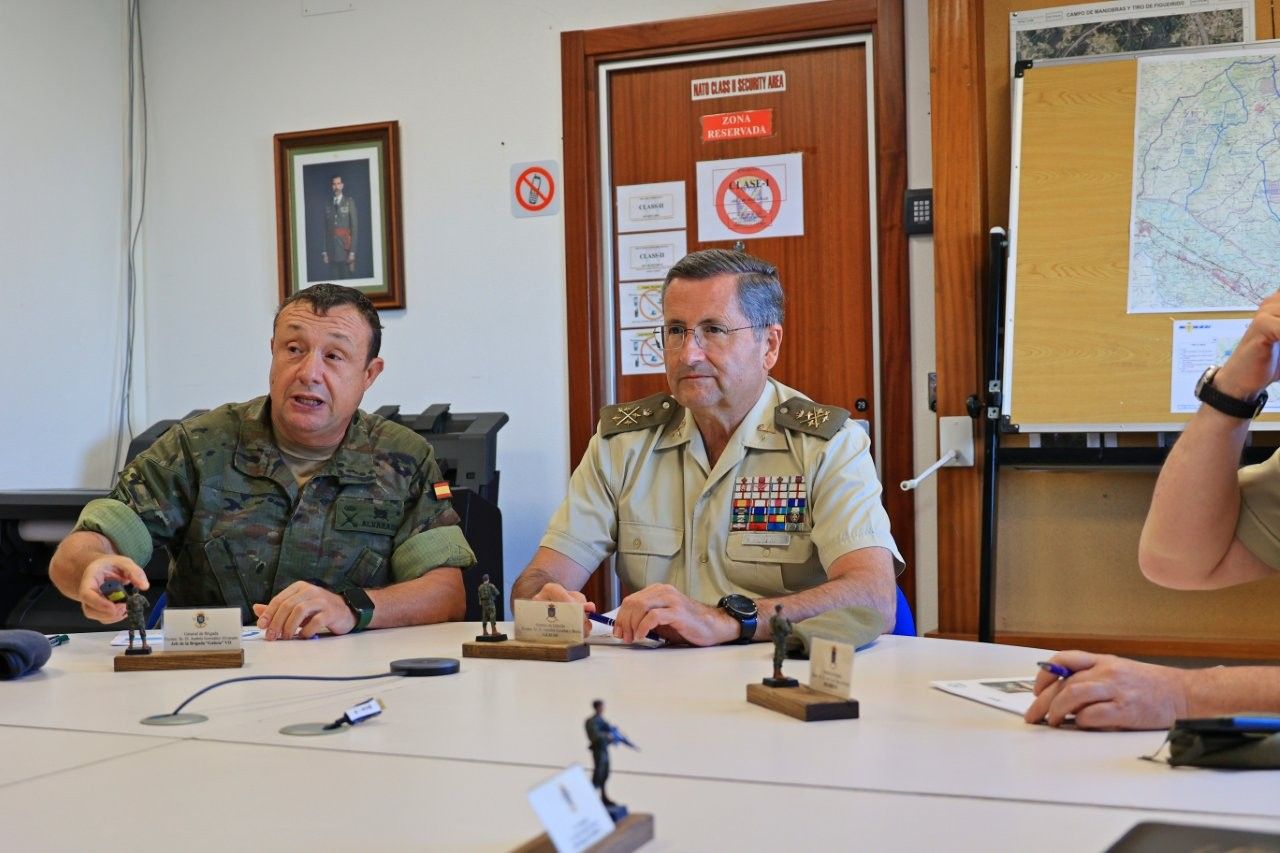 El JEME con el general jefe Brigada "Galicia" 