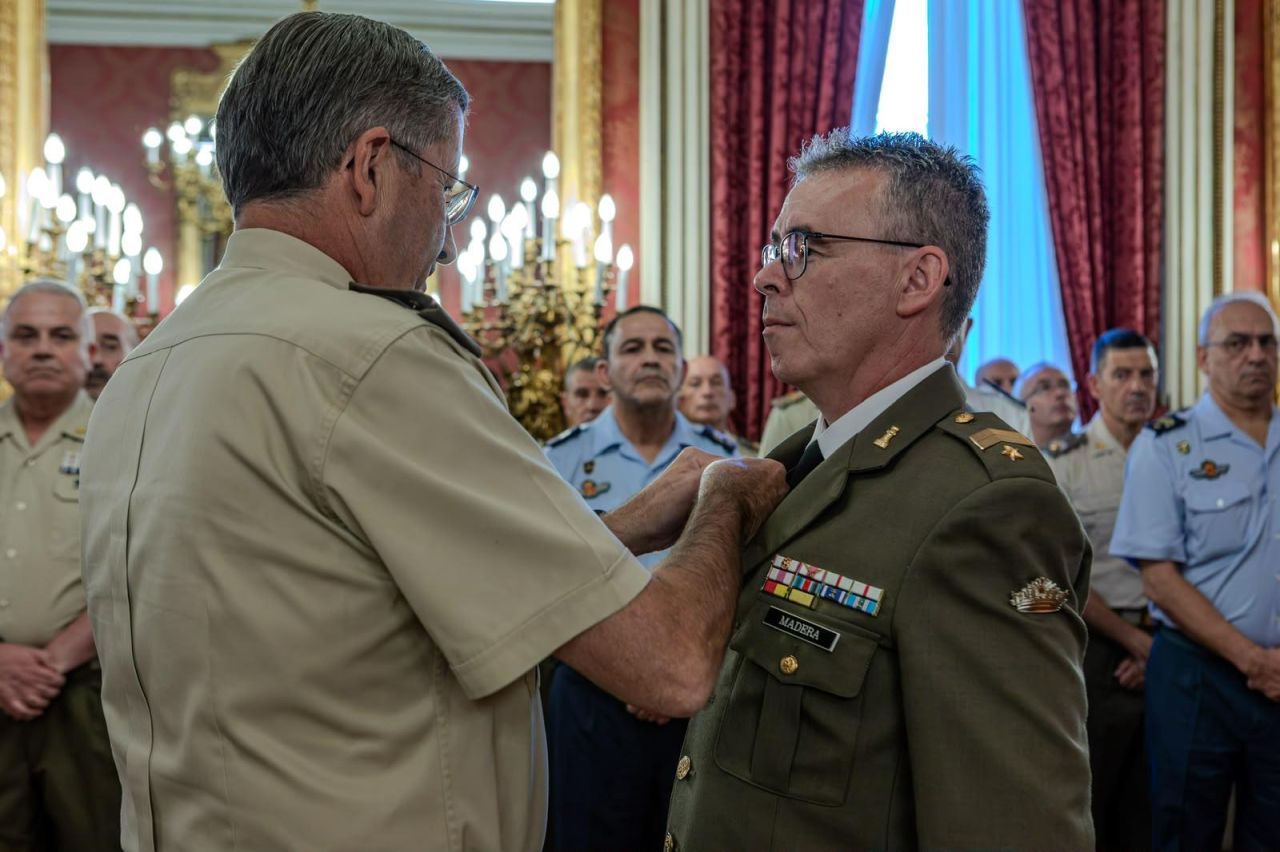 Imposición distintivo suboficial mayor de Ejército 