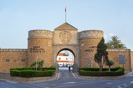 Entrada al Acuartelamiento González-Tablas.