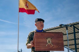 El general Ruiz dirigiéndose  a la formación