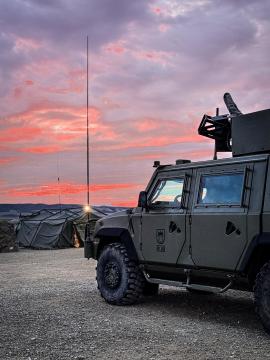 VAMTAC junto al Puesto de Mando