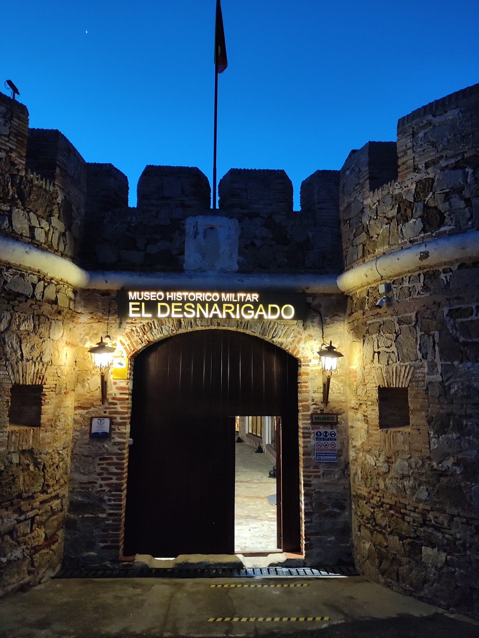 Entrada al Castillo (nocturna)