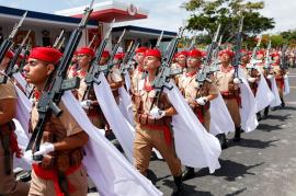 Afinando el paso en el desfile