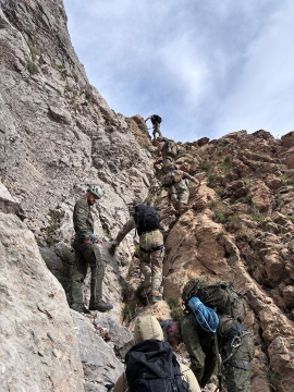 cazadores en una via