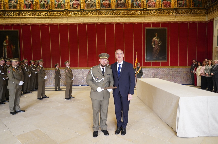 Acto de entrega de títulos de Segoviano Honorario o  9