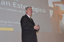 José Vicente de los Mozos durante su exposición