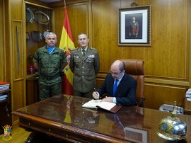 firma Libro de Honor Presidente Gobierno de Aragón (Foto:Ofcom BRI I)
