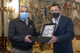 El JEME recibe a una representación de 'El Último Aplauso'