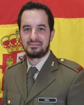 El soldado Mora recibe la llamada de la ministra de Defensa