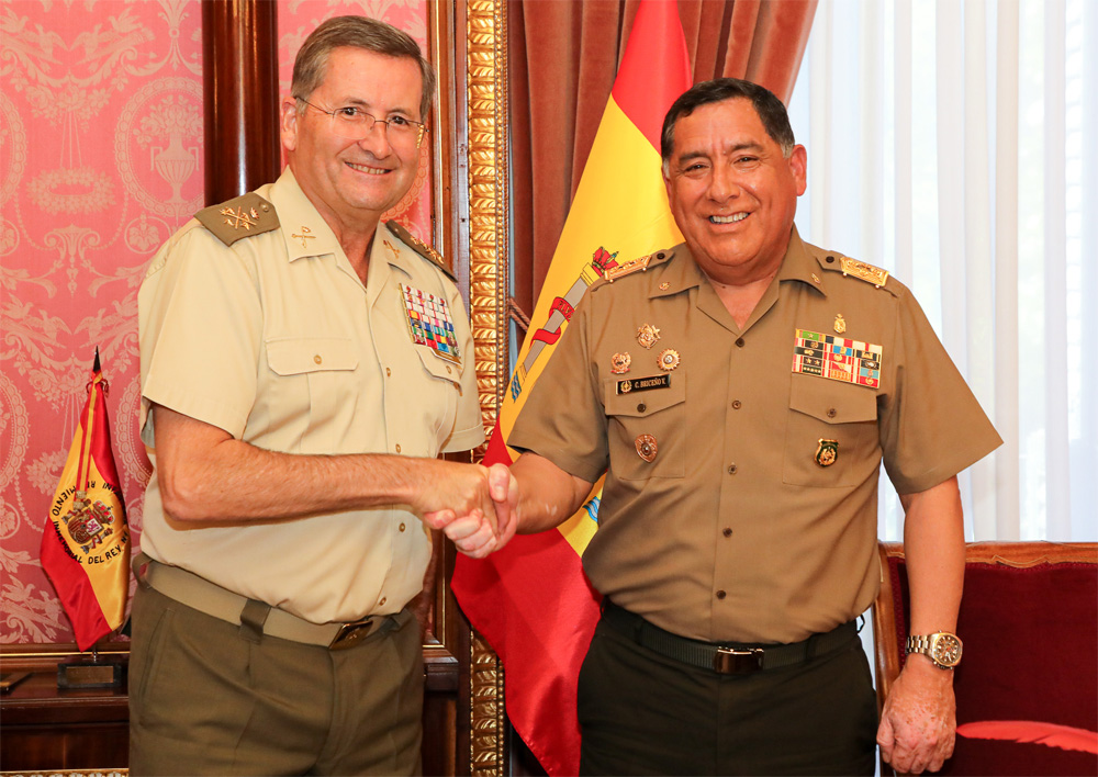 Visita oficial del comandante general del Ejército de Perú