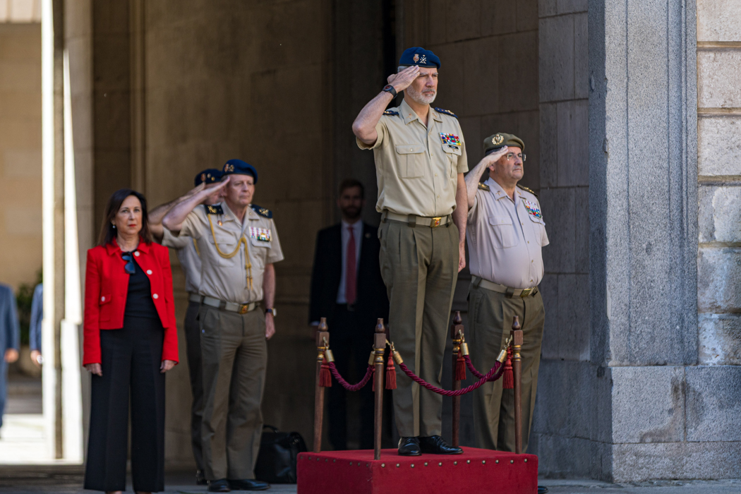 Su Majestad El Rey preside  la reunión del Consejo Superior del Ejército acompañado de la ministra de Defensa y el Jefe de Estado Mayor del Ejército de Tierra 