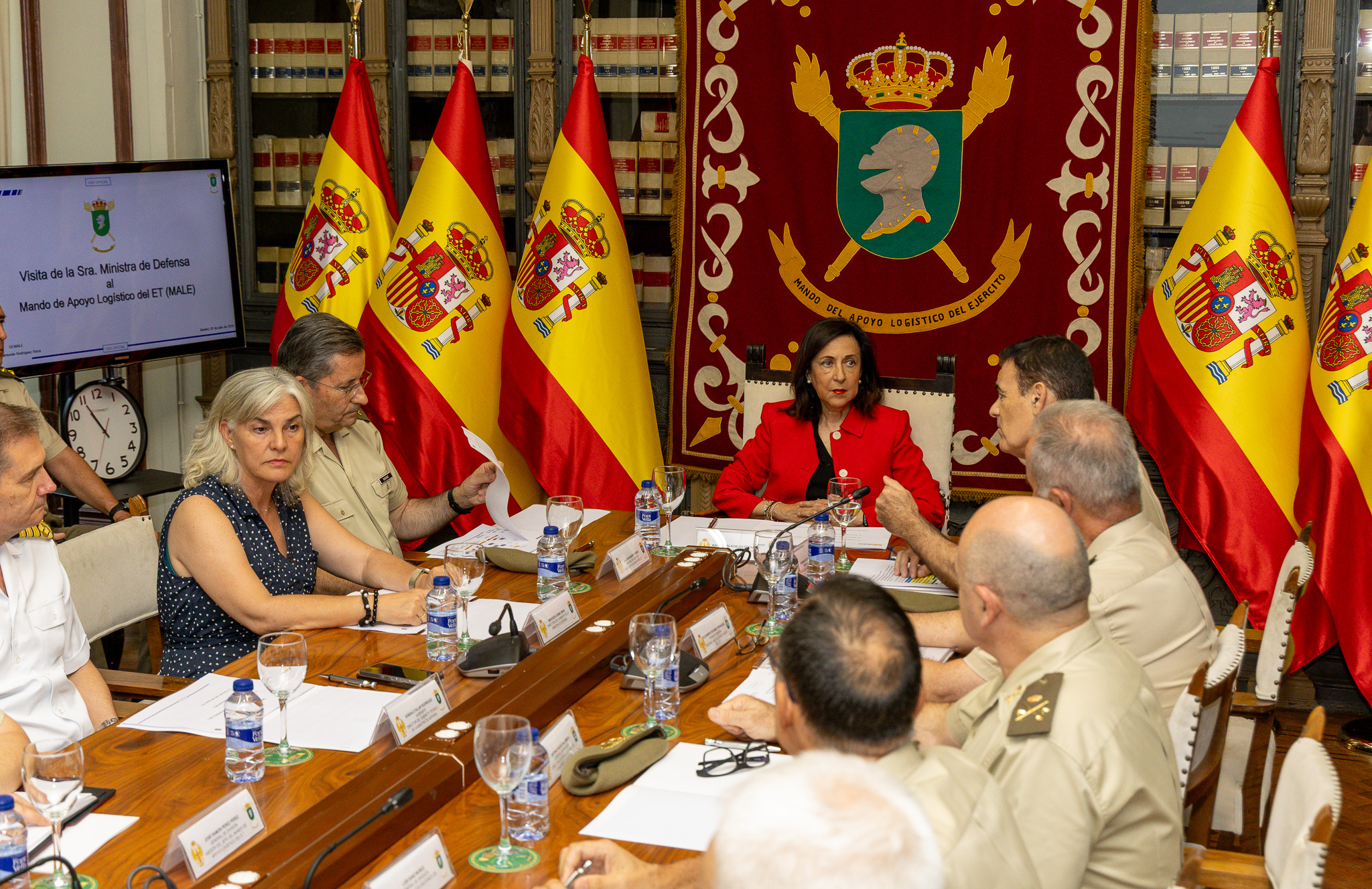 El Jeme acompaña a la ministra de Defensa en visita el Mando de Apoyo Logístico del Ejército