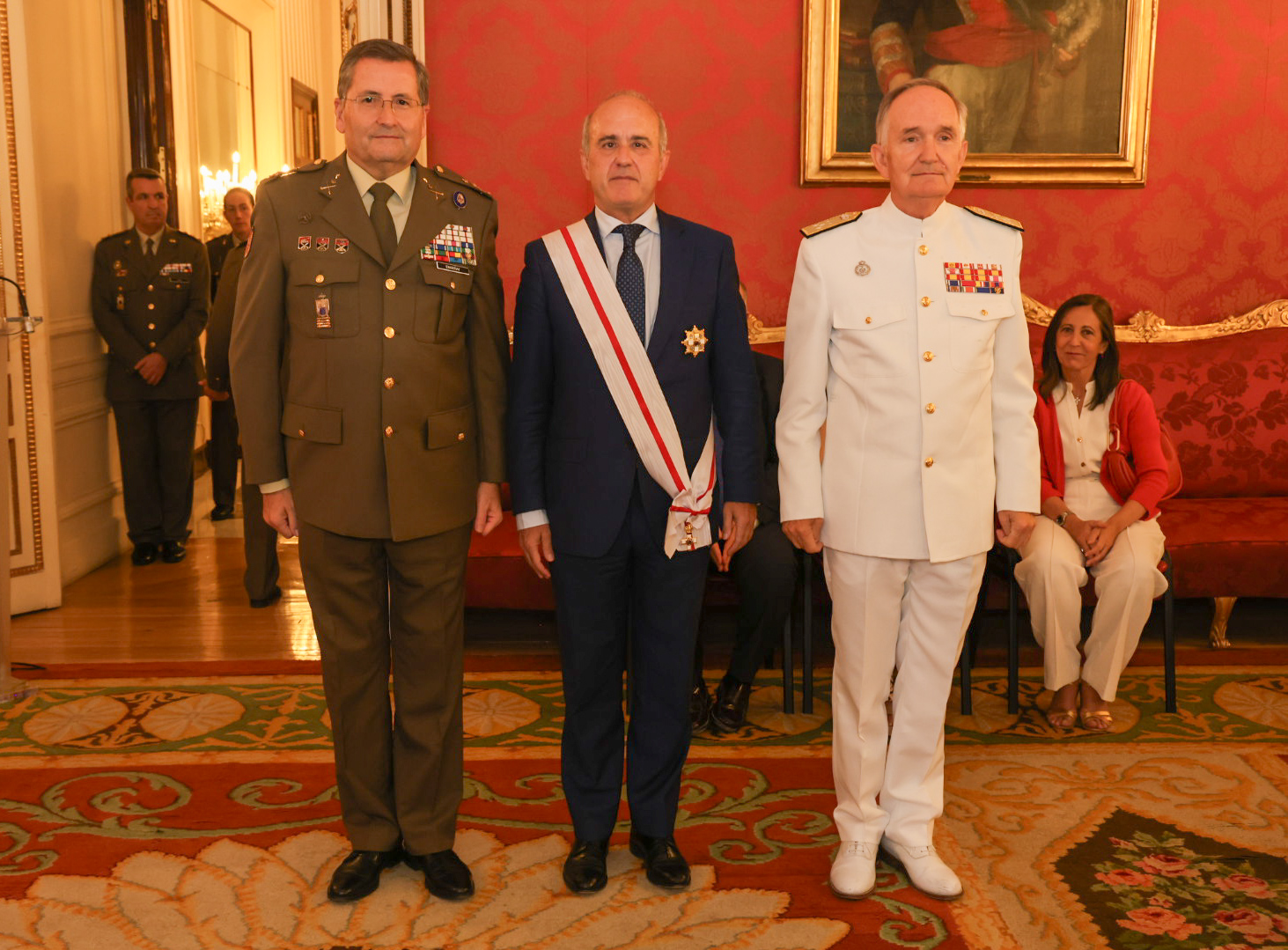 El Rector de la UNED recibe la Gran Cruz del Mérito Militar con Distintivo Blanco