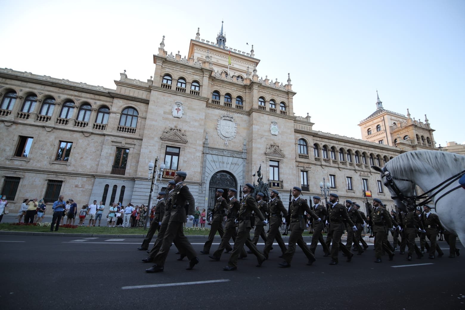 El JEME preside la parada militar por la celebración de Santiago Apostol, patrón del Arma de Caballería