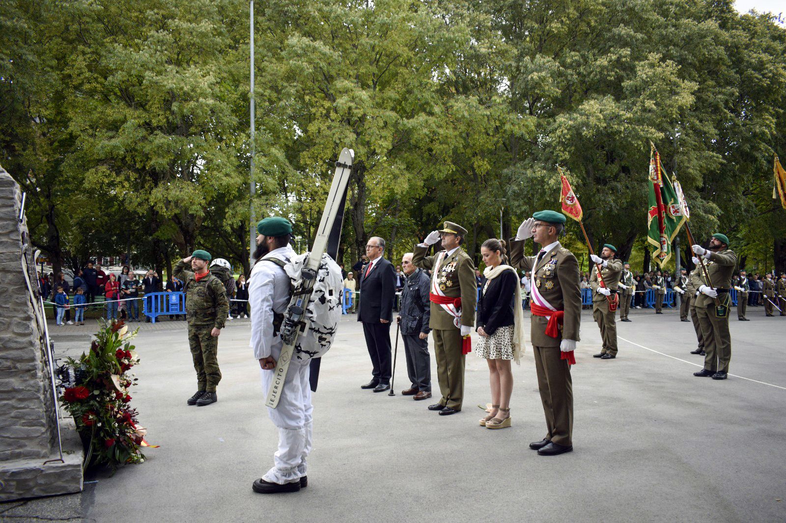 El JEME y el Alcalde de Pamplona presiden la Jura de Bandera para personal civil en el parque Antoniutti
