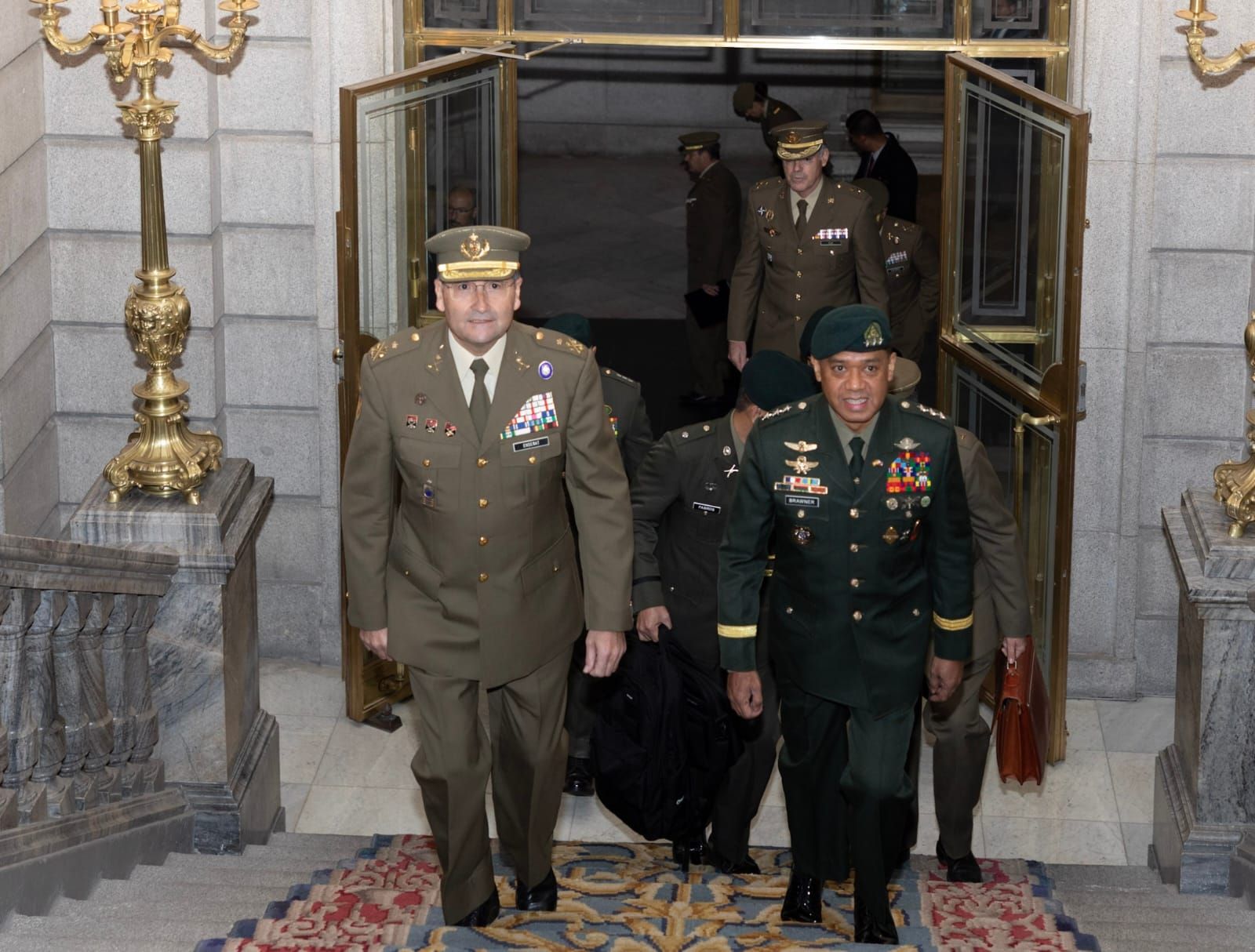 El JEME recibe en el Palacio de Buenavista, al Jefe de Estado Mayor del Ejército de Filipinas Romeo S Brawner JR