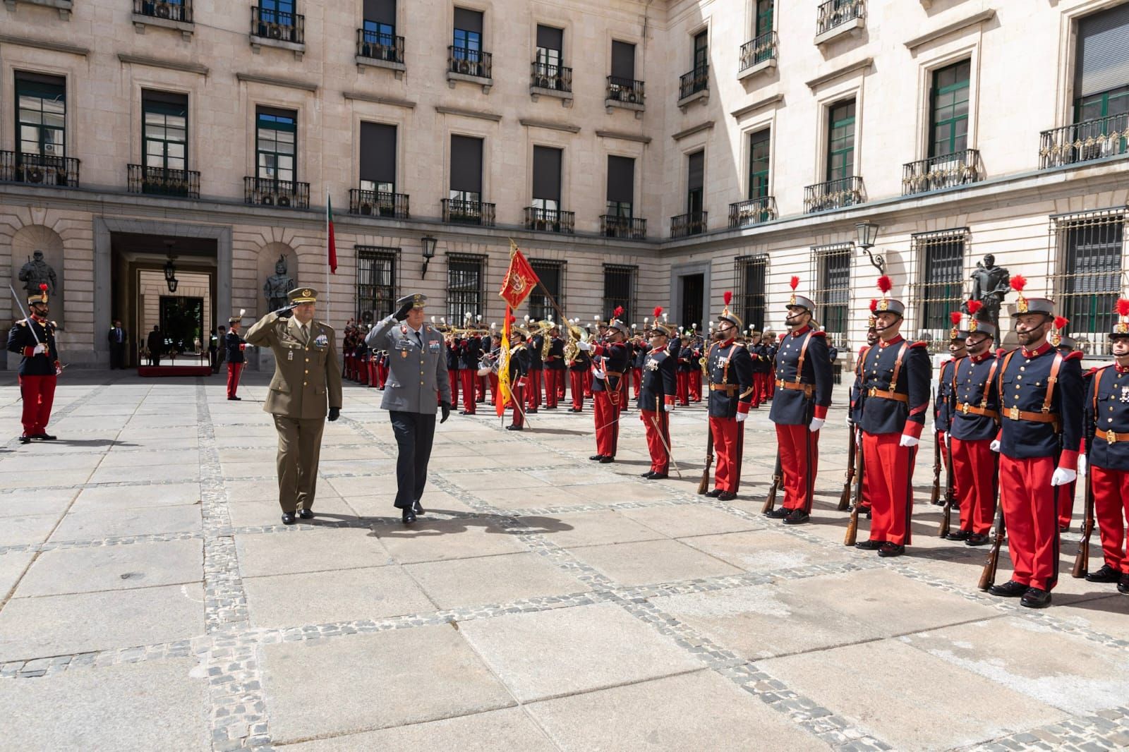 El JEME recibe al GE Eduardo Manuel Braga da Cruz Mendes Ferrão JEME Exército Português