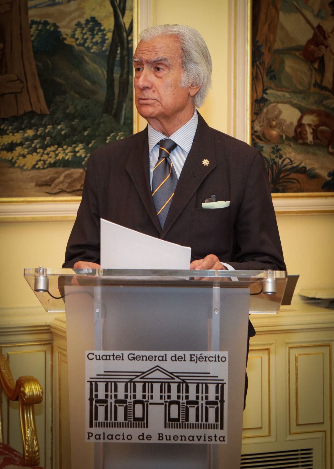 Entrega de diplomas que acreditan al Ejército de Tierra como 'Miembro de Honor' y al JEME como 'Miembro de Mérito' de dicha fundación