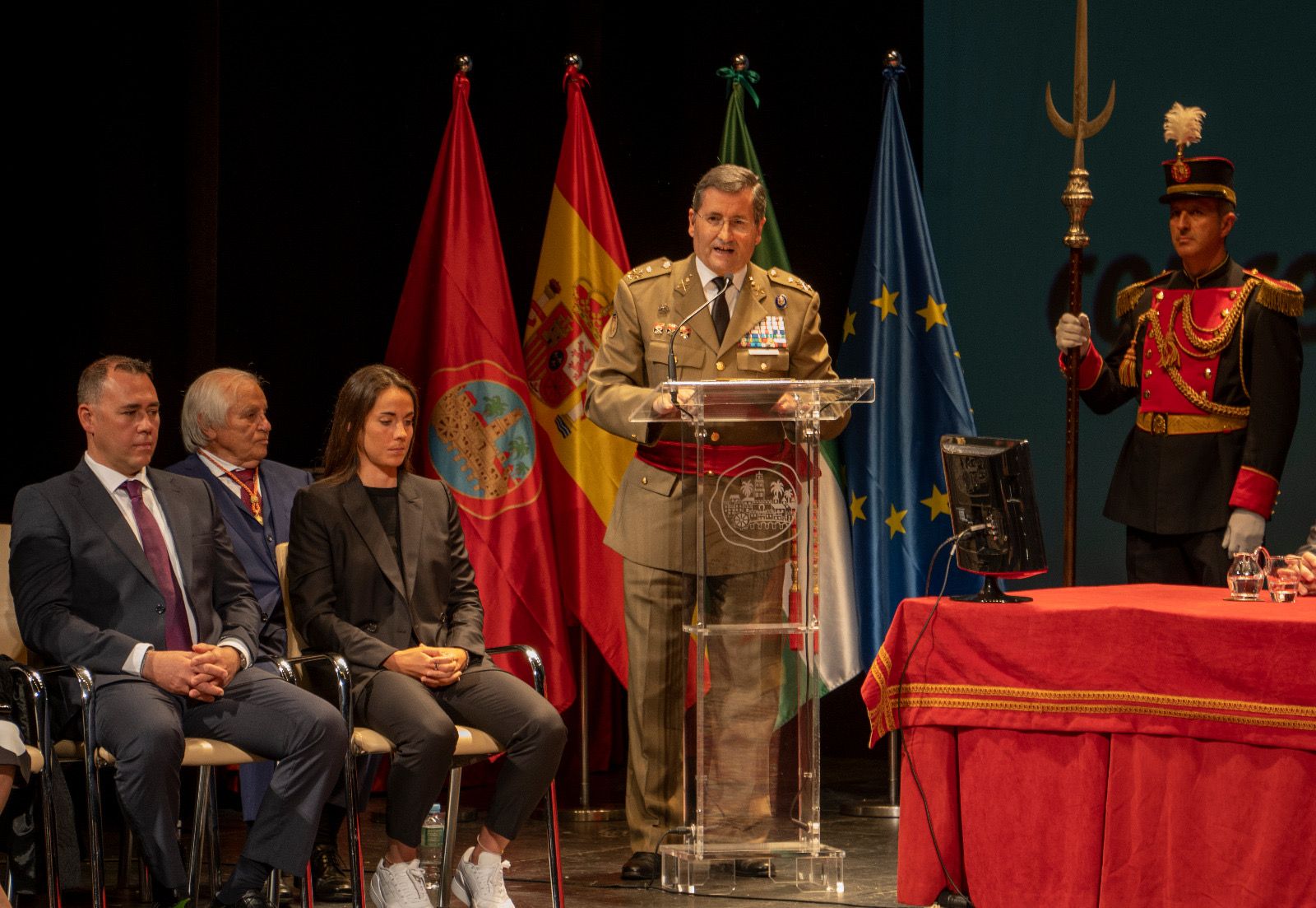 El Ayuntamiento de Córdoba concede la "Medalla al Mérito" al JEME